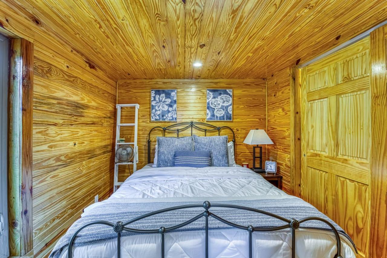 The Gemini-A Dreamy, Waterfront Tiny Cabin Rogersville Exterior photo
