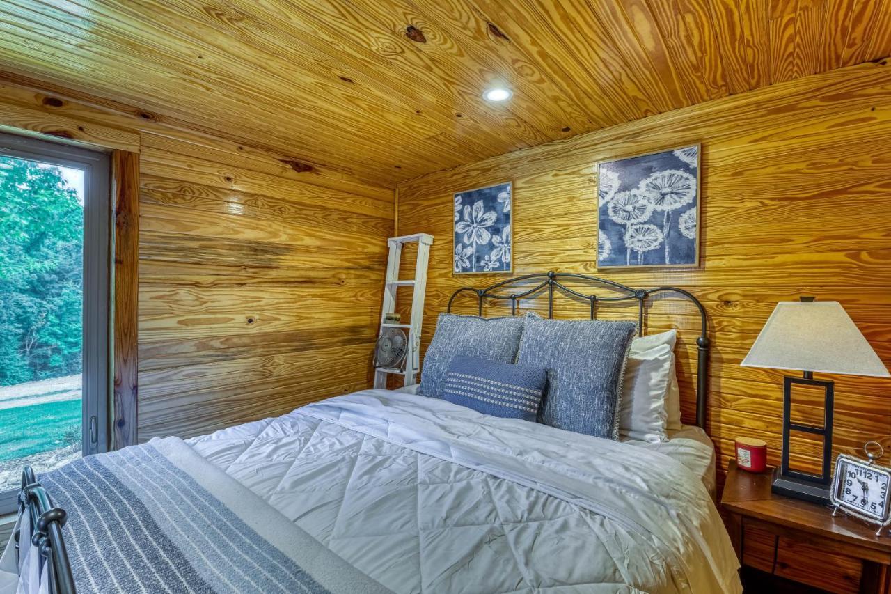 The Gemini-A Dreamy, Waterfront Tiny Cabin Rogersville Exterior photo